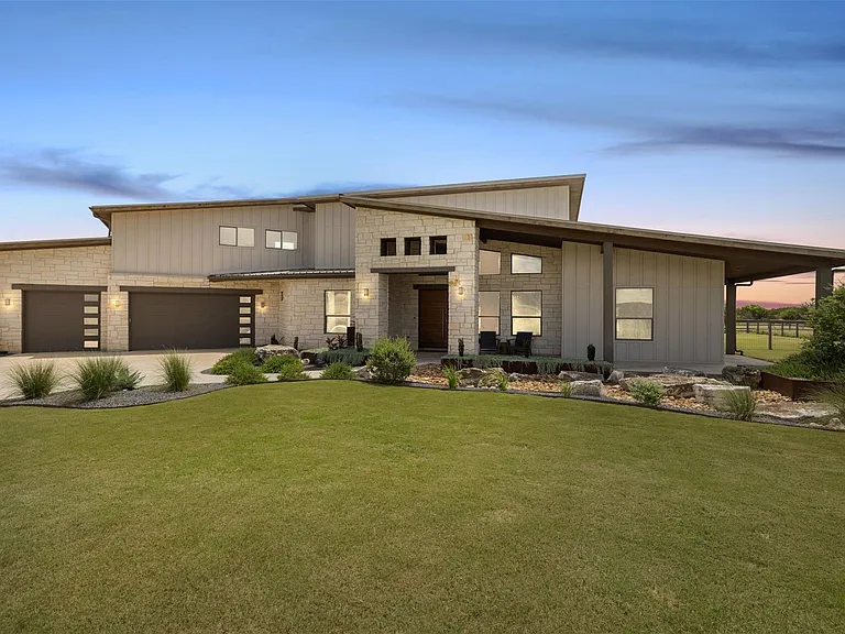 215 Mesa Vista Dr — Photo 1