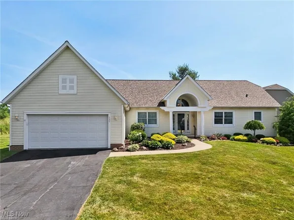 137 Bay Hill Dr, Wadsworth, OH 44281