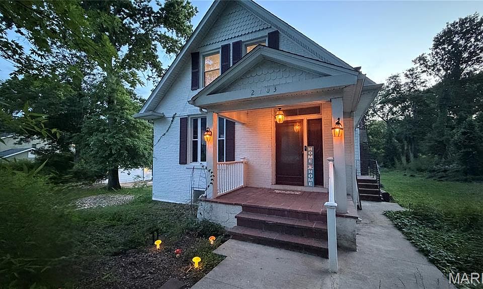 1st image of 2703 Summit Ave