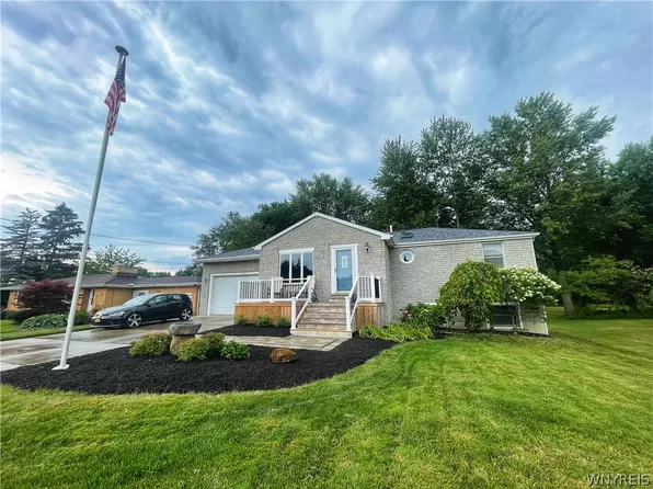 2230 Hopkins Rd, Getzville, NY 14068