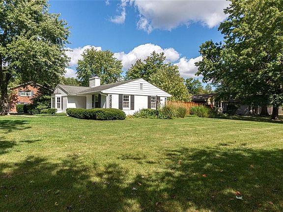 3rd image of 7307 Holliday Dr W