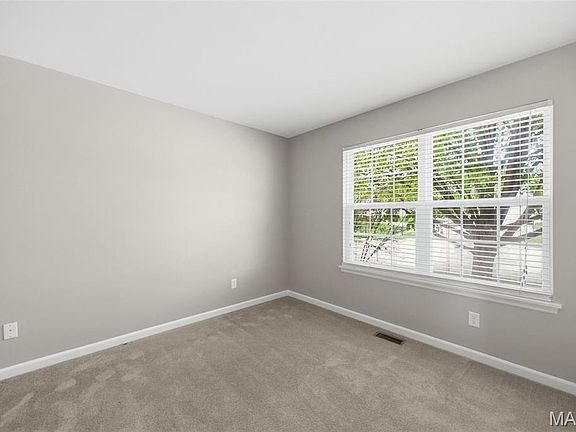 5th image of 330 Hunters Heights Dr