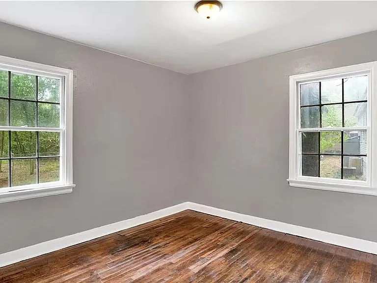 2103 E Victory Dr — Photo 17