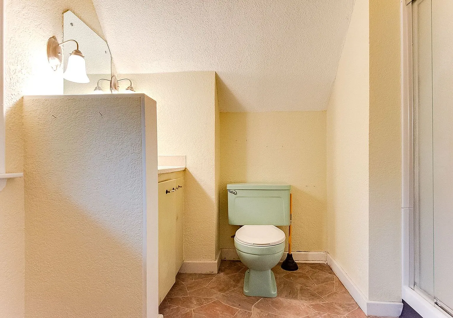1912 Roblyn Ave — Photo 2