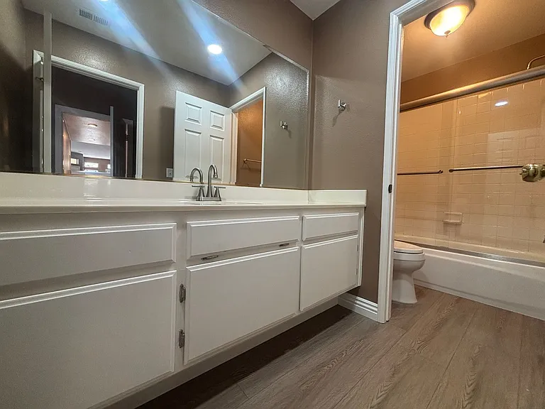 25518 Hemingway Ave #D — Photo 7