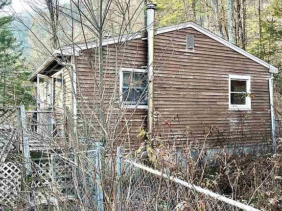 2nd image of 60 Willa Ln