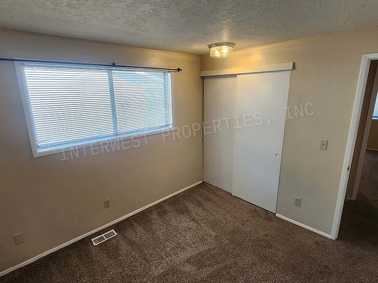 265 SW Salix Ter — Photo 13