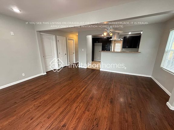 5th image of 11118 S Manhattan Pl