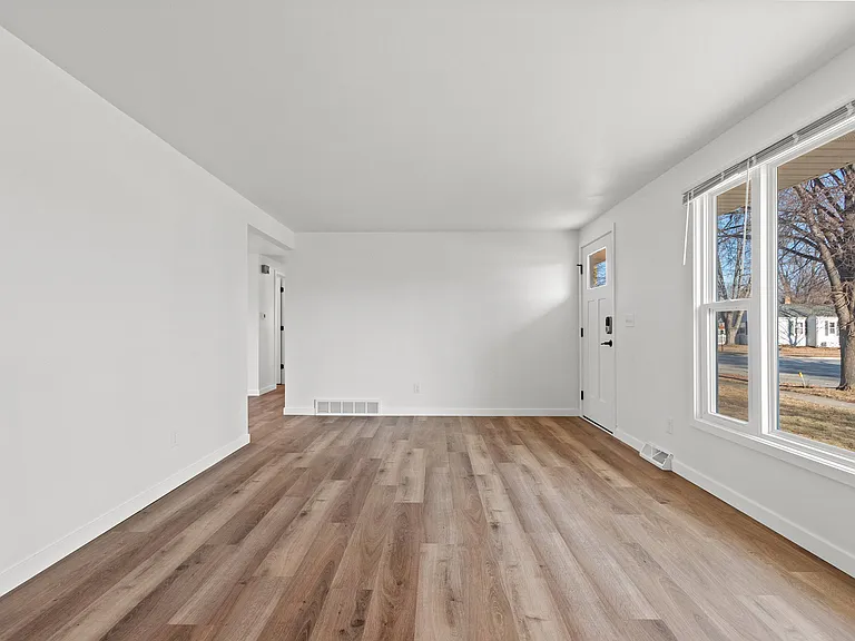 915 Park St — Photo 8