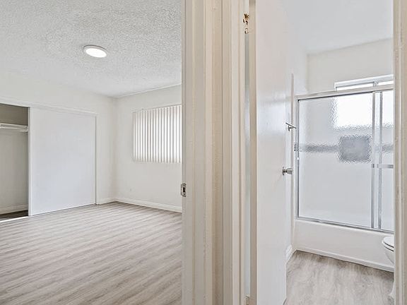 5th image of 3726 W 102nd St #17759101