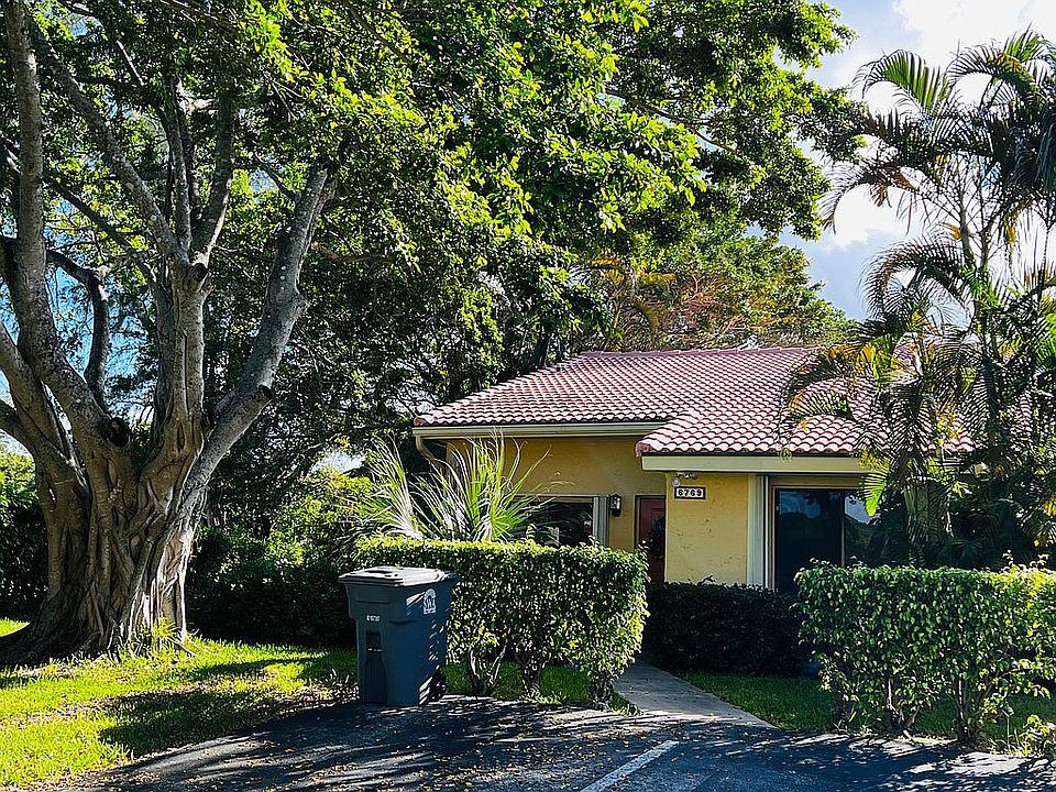 6769 Bridlewood Court Front 