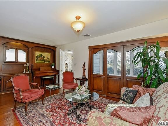 3rd image of 390 Chestnut Dr