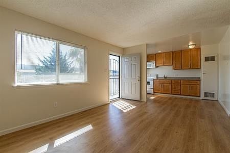 3rd image of 221 Sunset Dr APT 12