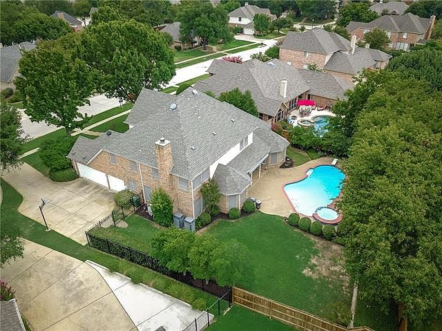 2nd image of 204 Manor Pl