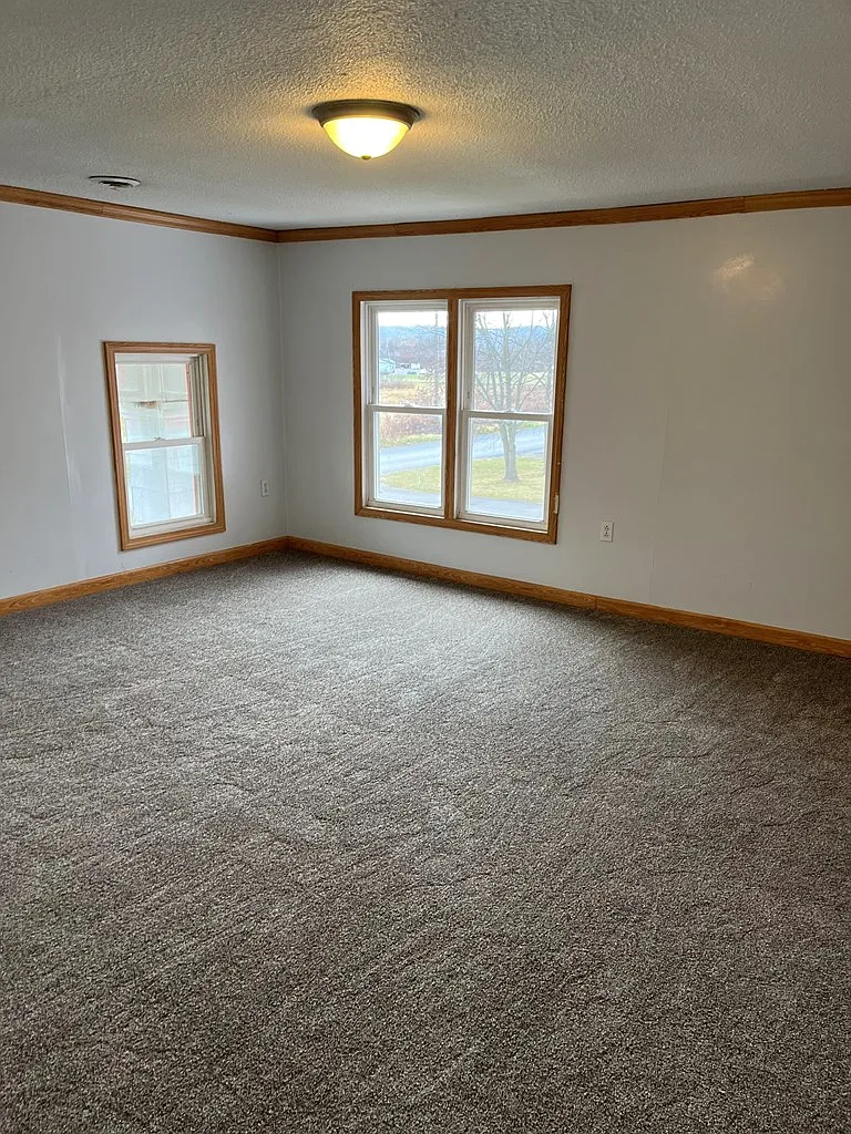 Building Photo - 35 Level Acres Dr #B