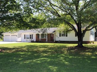 2305 Pine Meadow Dr, Kernersville, NC 27284