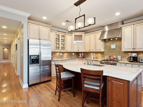 5th image of 2238 W Belmont Ave #2E