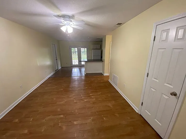 6910 Damascus Rd — Photo 2