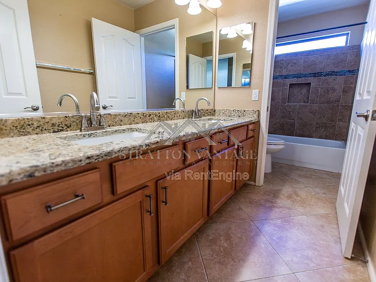 4323 E Ivanhoe St — Photo 32