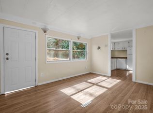 329 Squirrel Hollow Dr, Hendersonville, NC 28791
