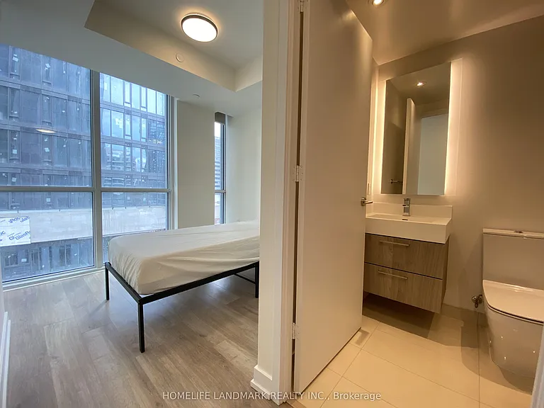 1 Yorkville Ave #601 — Photo 8