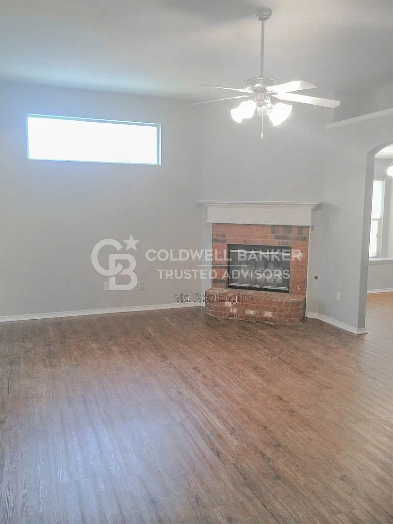 4 bed, 2.0 bath, 1724 sqft, $1,475 — Photo 2