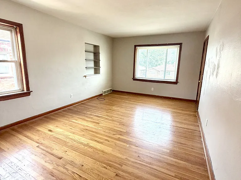 5922 Loughborough Ave #2W — Photo 2