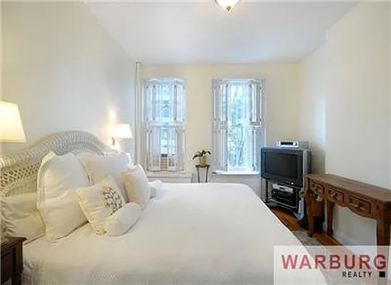Sold by Warburg | media 8