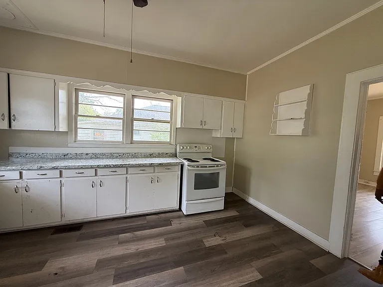6429 N Matson St — Photo 1