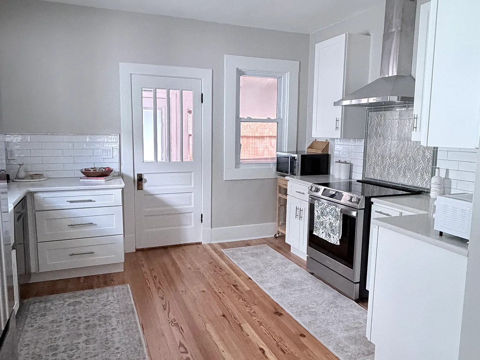 2 bed, 1056 sqft, $2,200 — Photo 2
