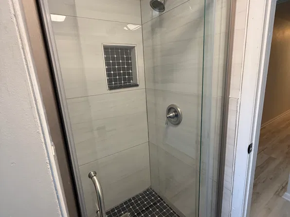 701 Main St APT 2, Pittsburgh, PA 15215