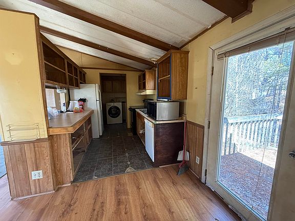 5th image of 8 Spring Brook Road