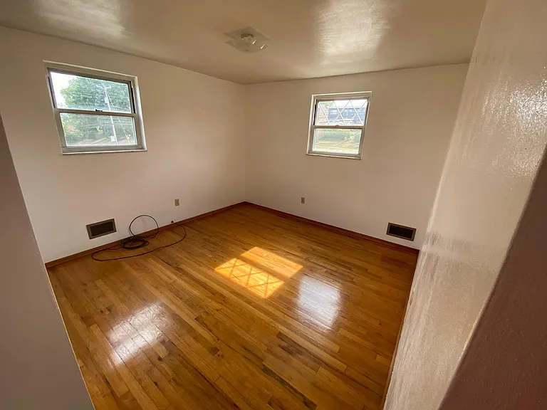 1067 Wolfe Ave — Photo 7