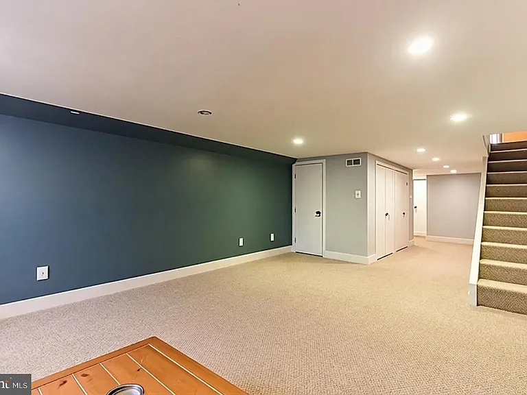 814 S Clinton St — Photo 25