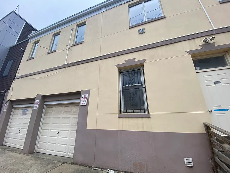 458 E Girard Ave #2R — Photo 13