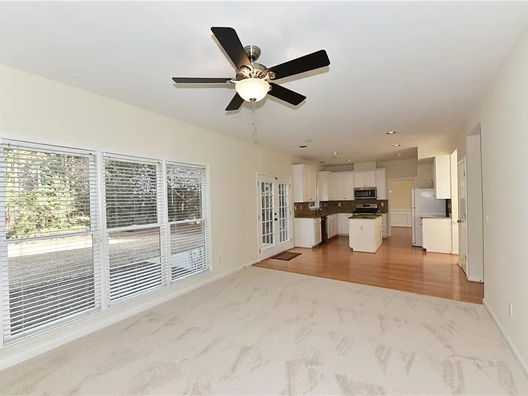 2515 Spring Grove Ct — Photo 13