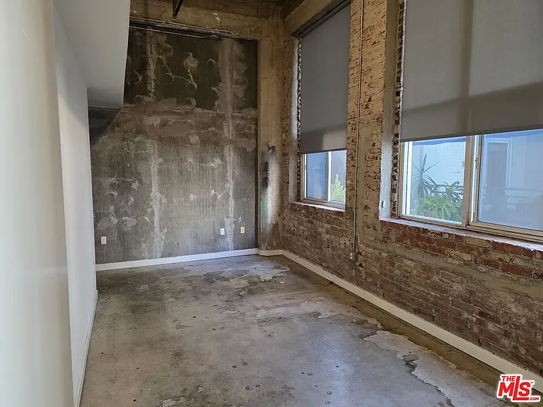 711 S Olive St #313 — Photo 5