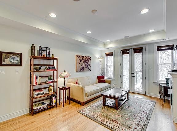 2nd image of 6333 N Glenwood Ave APT 2W