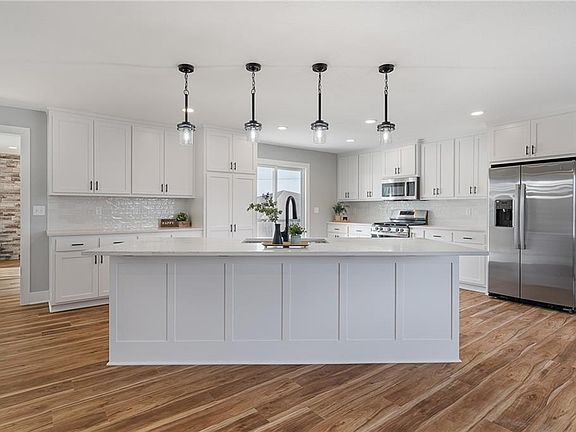 3rd image of 8565 Wycoff Dr