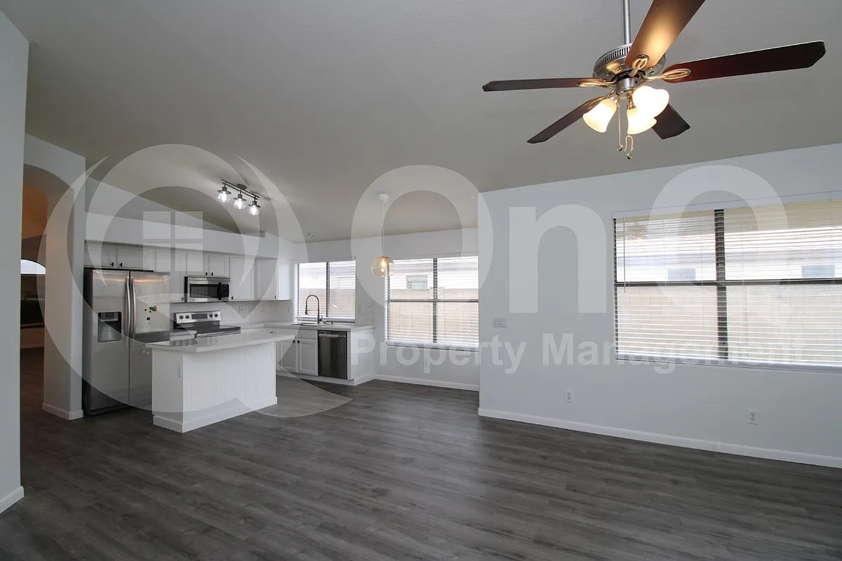 3 bed, 2.0 bath, 1655 sqft, $2,199 — Photo 4