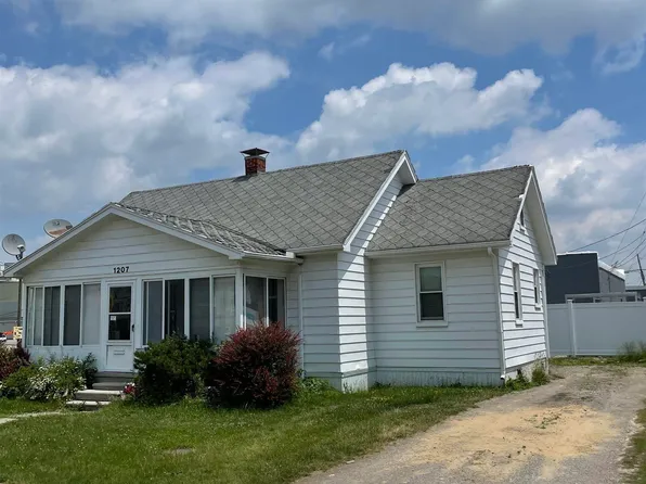 1207 Goffe St, Saint Clair, MI 48079