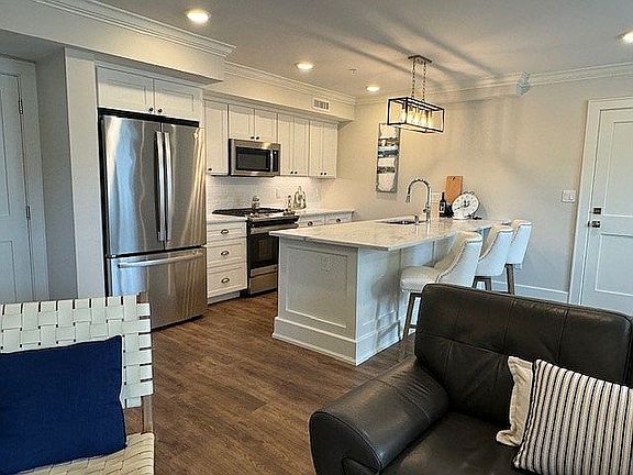 4th image of 20 E Bowery St #1B