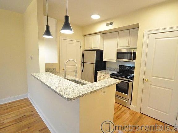 4th image of 48 Warren St