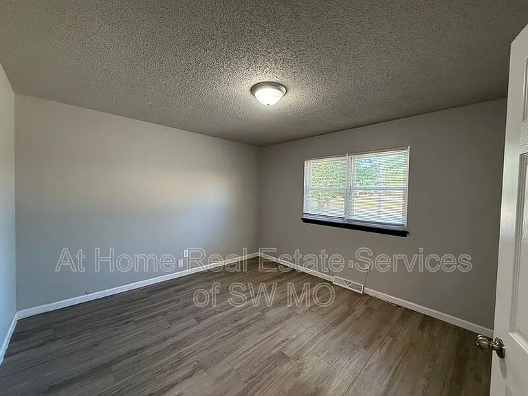 3508 S Farm Road 135 #D — Photo 6
