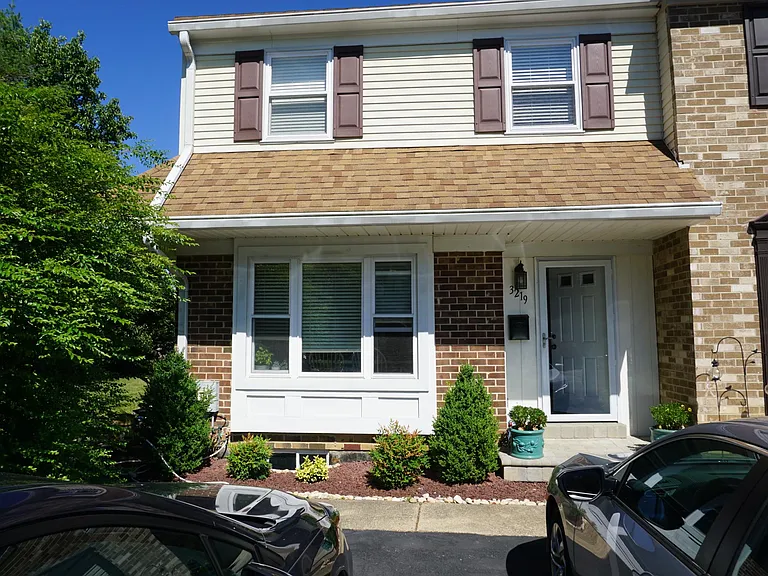 3219 Crystal Ct — Photo 1