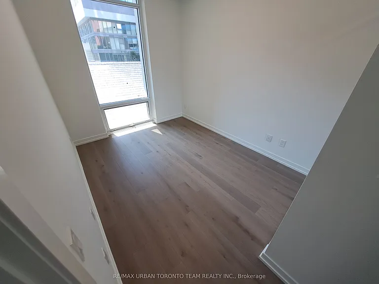771 Yonge St #302 — Photo 17