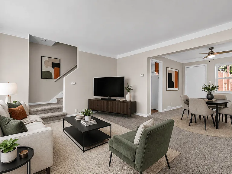 Oak Park Manor Apartments & Townhomes — Photo 14