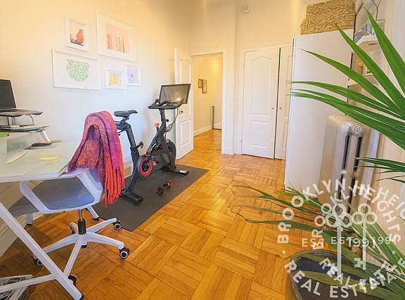 5th image of 520 Henry St APT 3