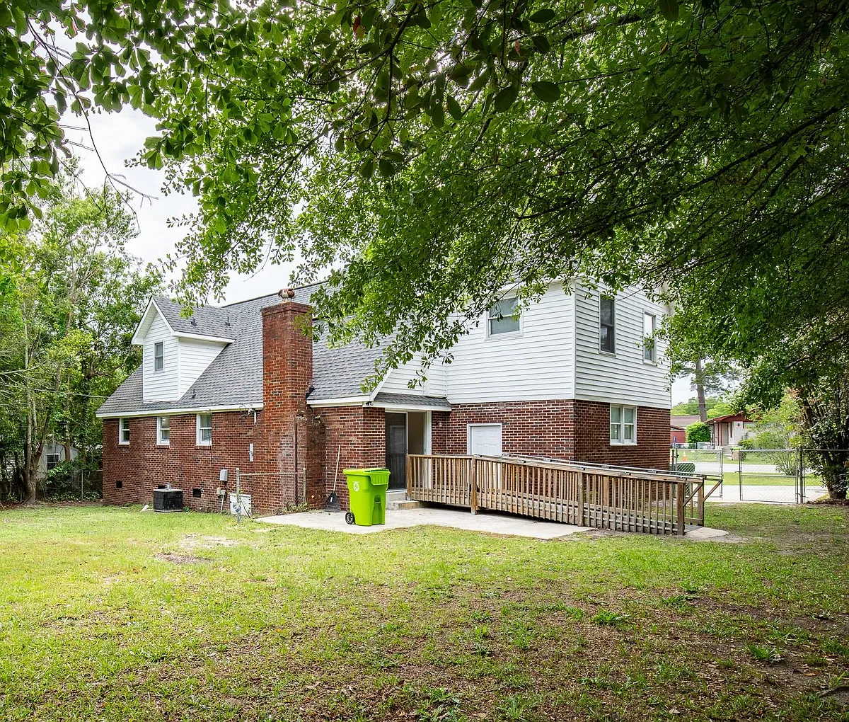 Building Photo - 1600 S Beltline Blvd