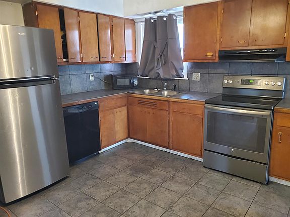 4th image of 1004 Blenheim Dr